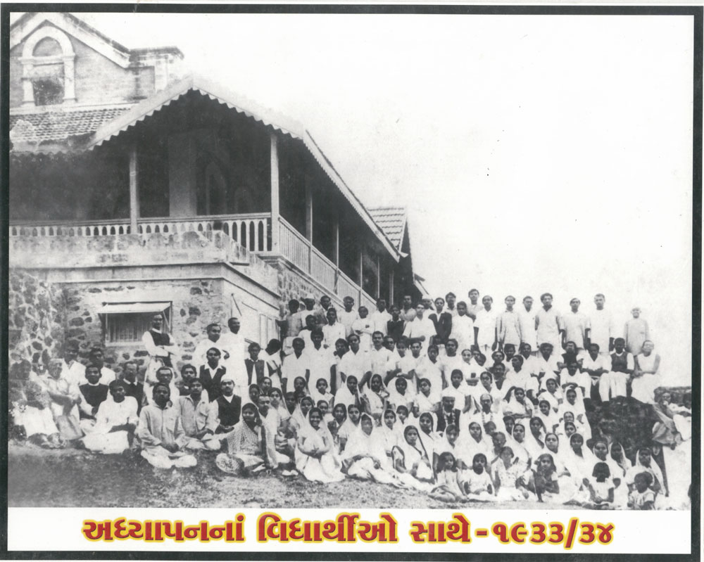 With students of the Teacher Training Course 1933-34